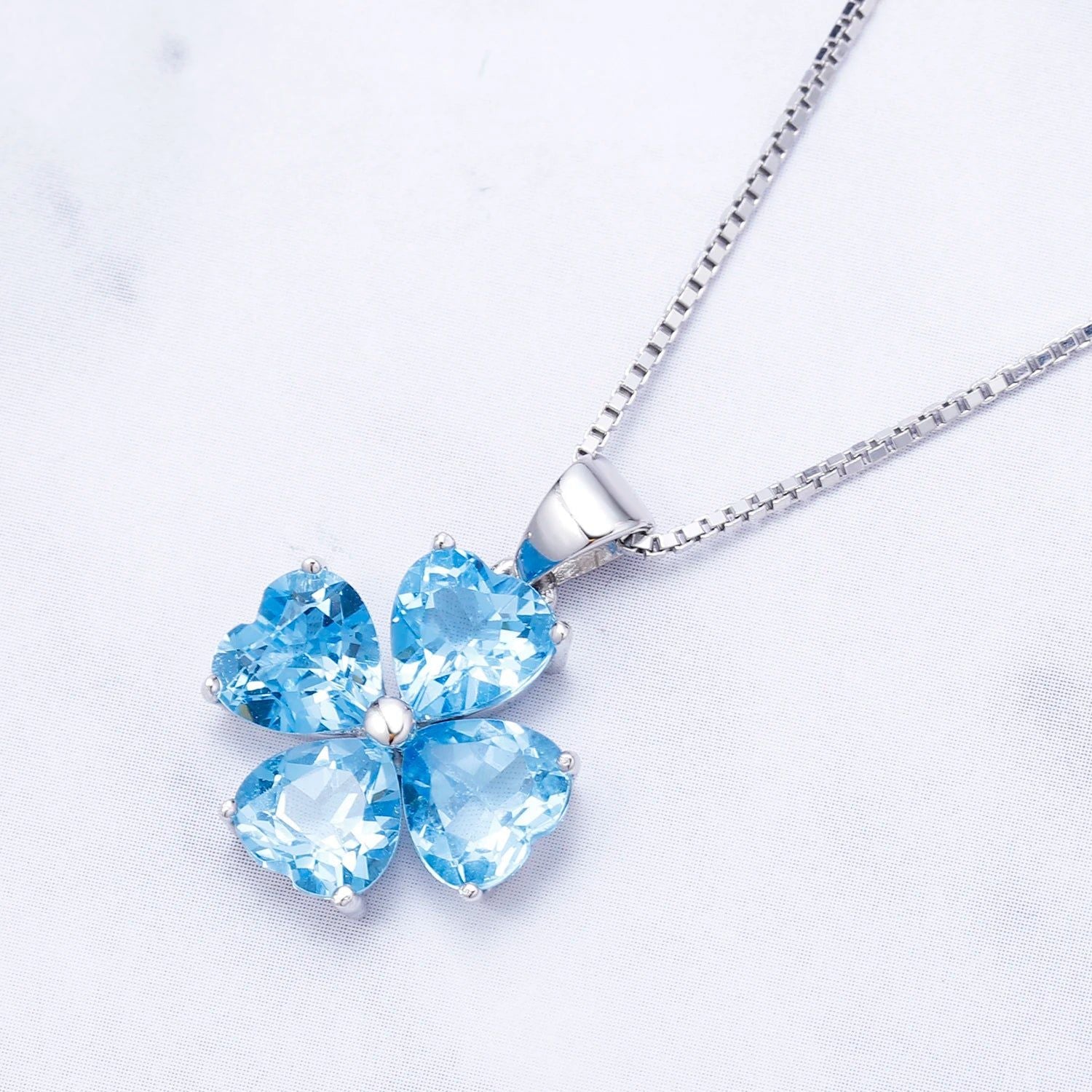 0.95ct Natural Swiss Blue Topaz Clover Design Pendant Necklace