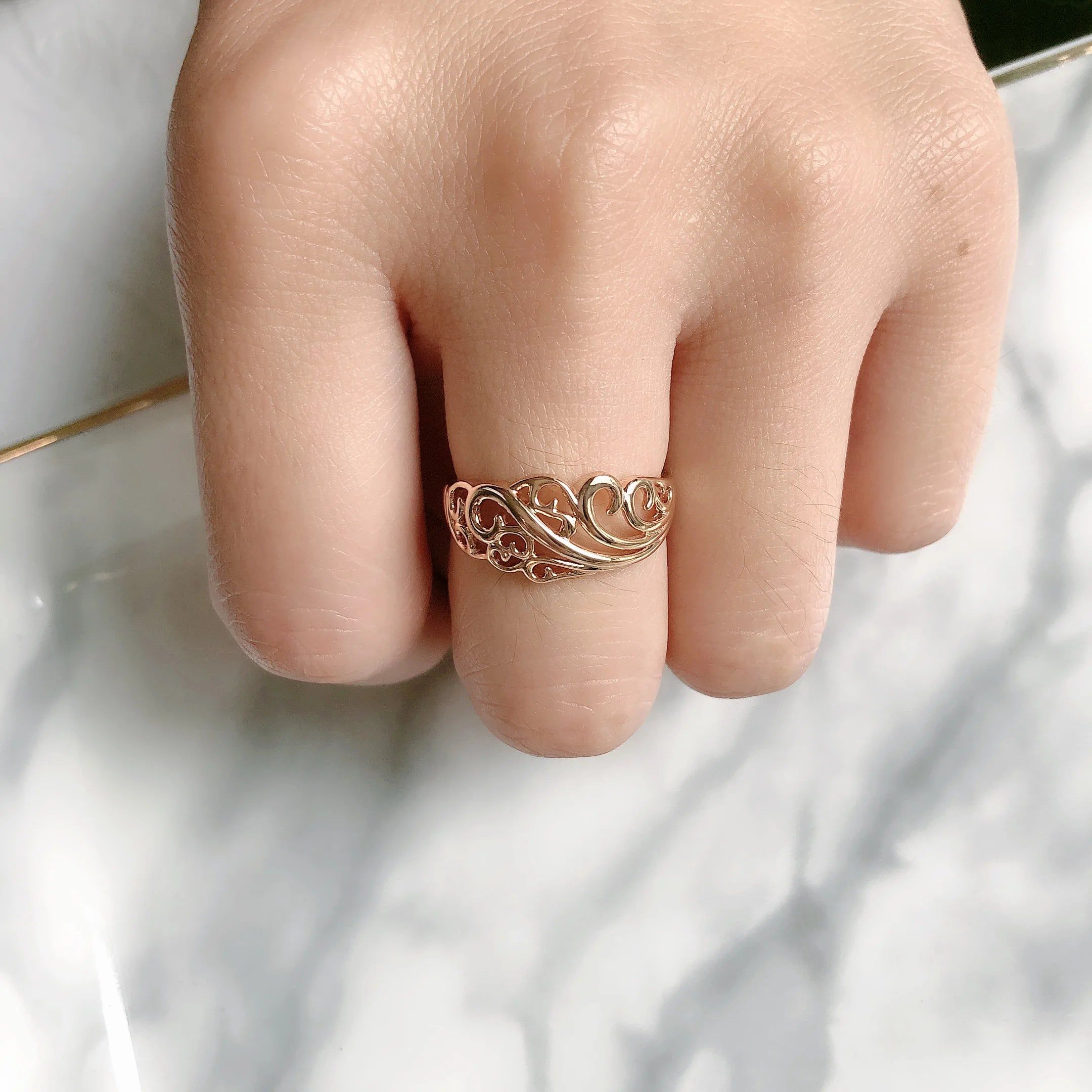 Bohemian Elegance: 2020 Rose Gold Hollow Flower Cocktail Ring with Zirconia