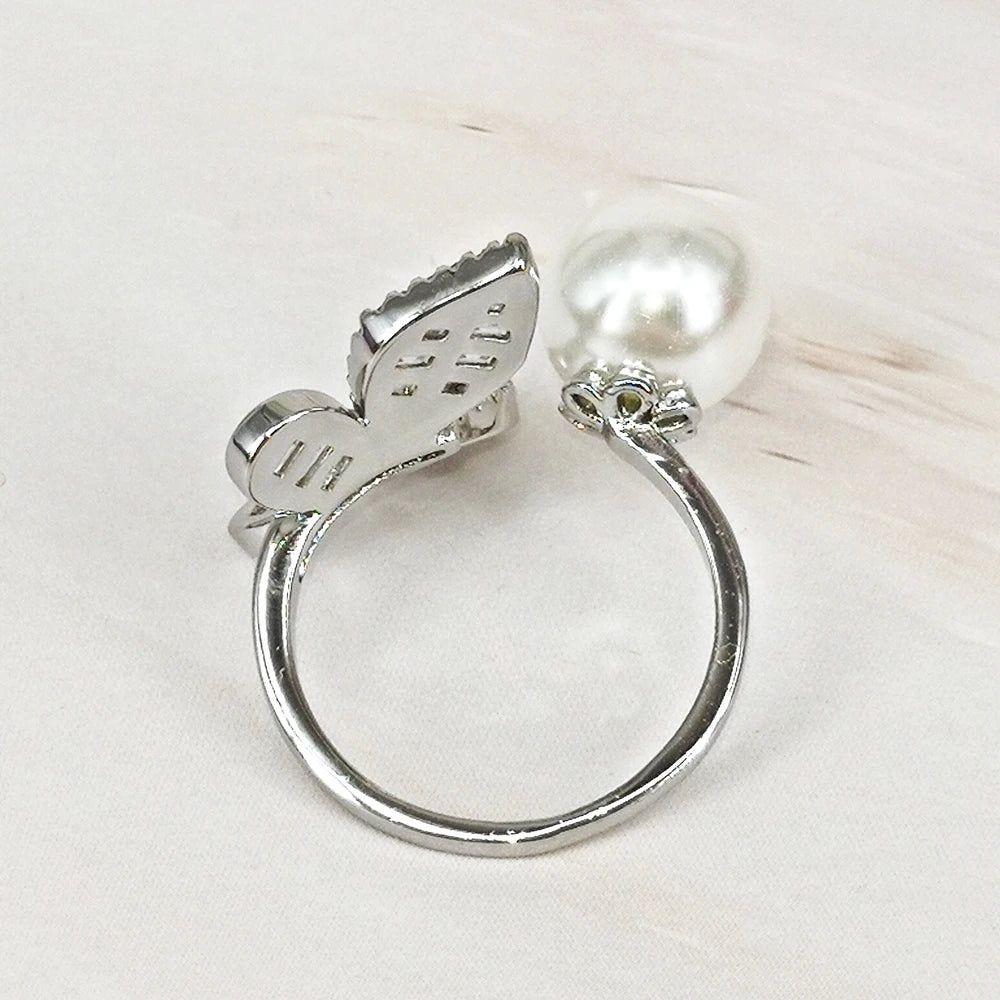 Charming Butterfly Pearl and Zirconia Cocktail Ring