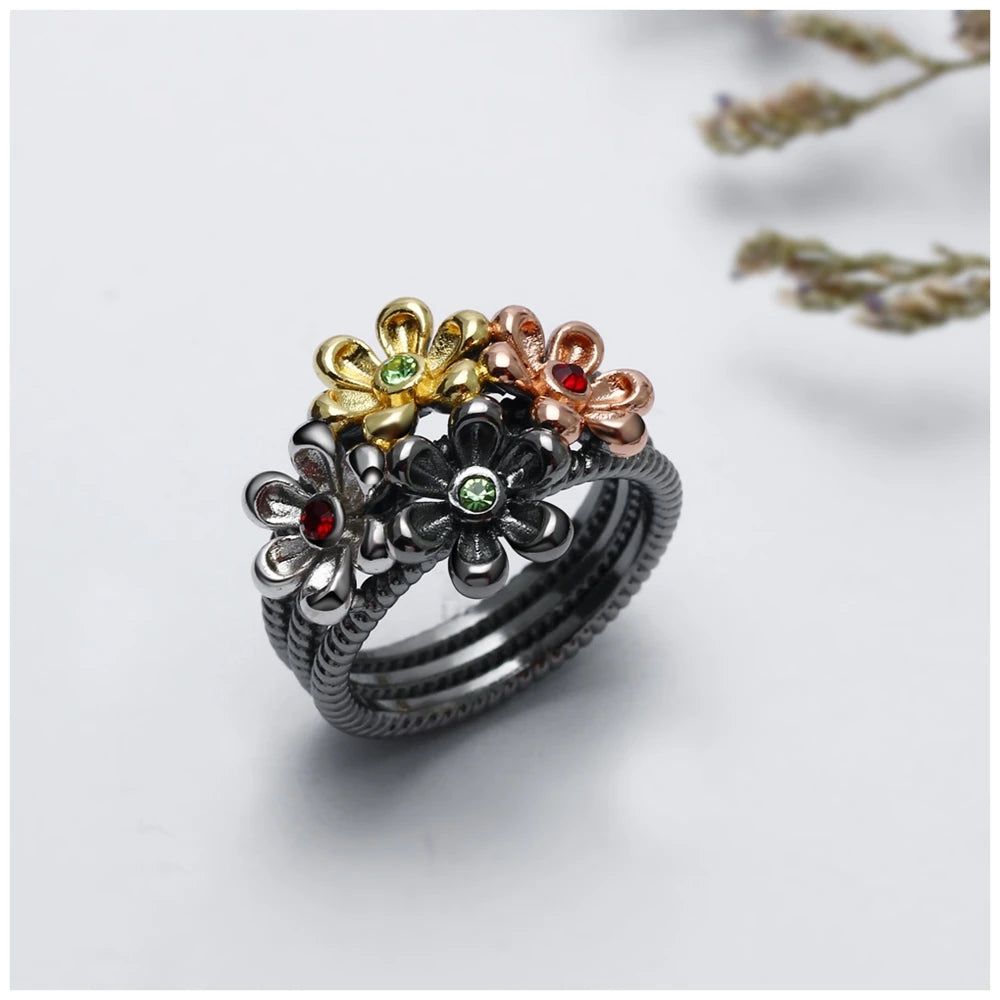 Charming Neo-Gothic Floral Zirconia Cocktail Ring in Black Gold