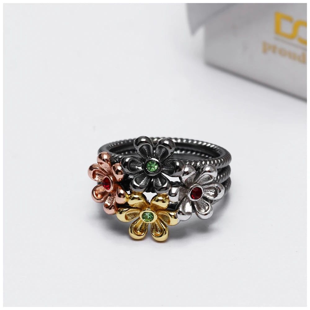 Charming Neo-Gothic Floral Zirconia Cocktail Ring in Black Gold