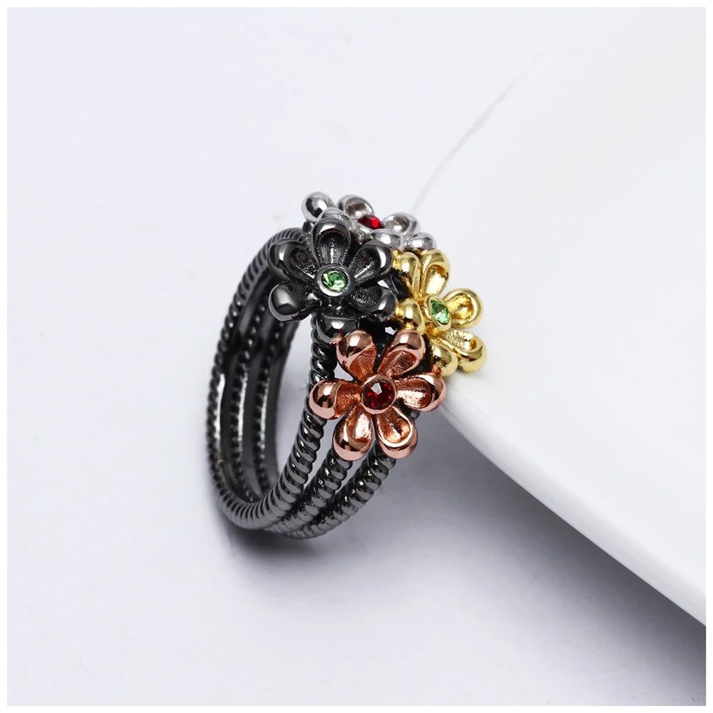 Charming Neo-Gothic Floral Zirconia Cocktail Ring in Black Gold