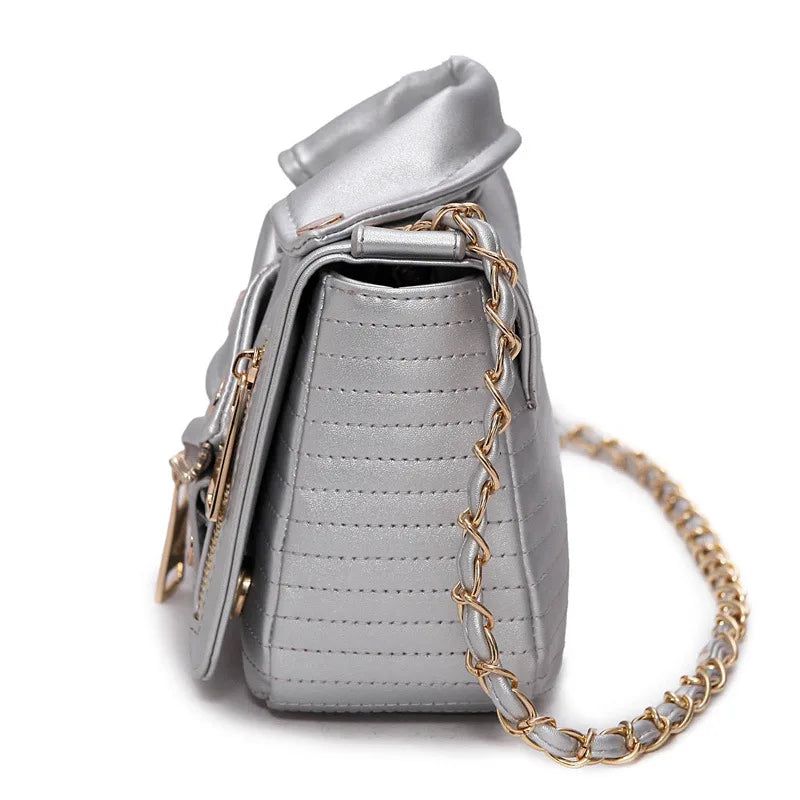 Chic European Designer Chain Motorcycle Handbags for Women - Stylish Shoulder and Messenger Bags with Rivet Accents