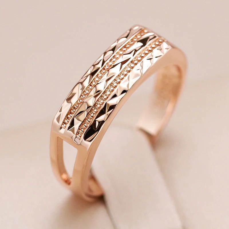 Chic Vintage Hollow Glossy Cocktail Ring in 585 Rose Gold with Cubic Zirconia