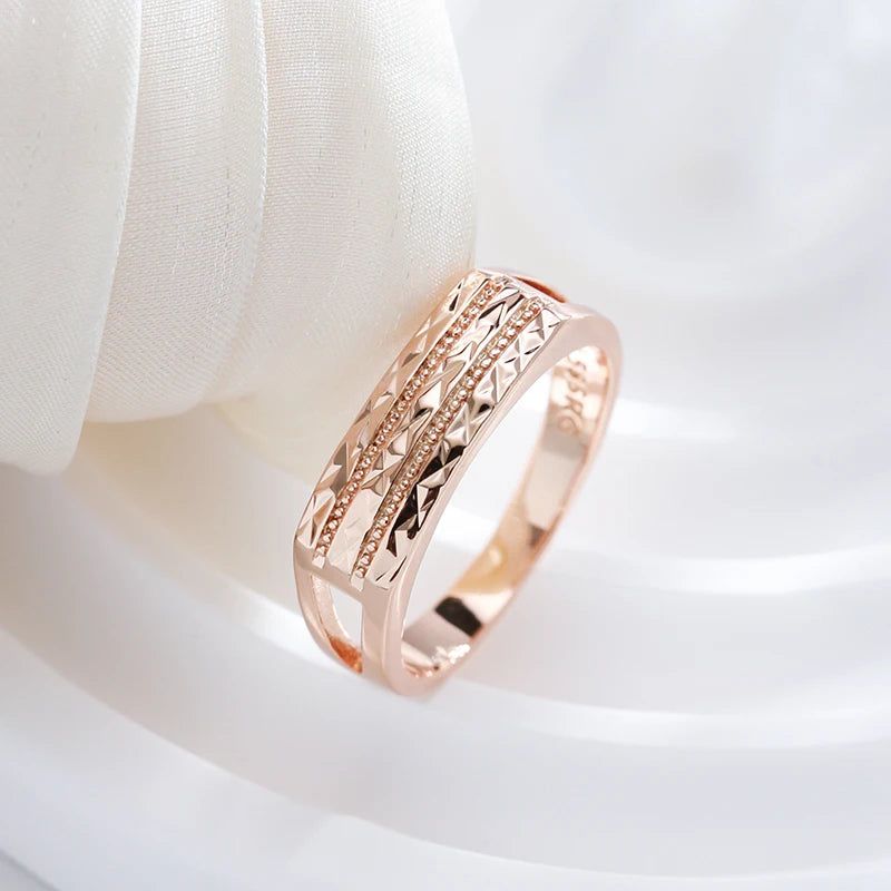 Chic Vintage Hollow Glossy Cocktail Ring in 585 Rose Gold with Cubic Zirconia