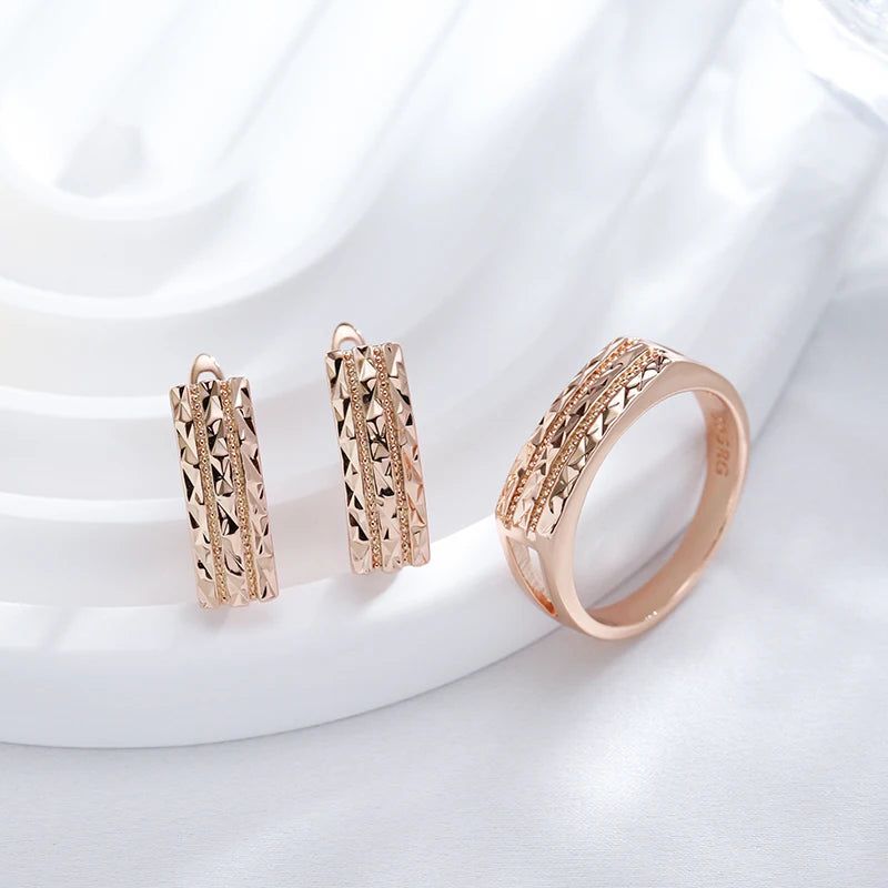 Chic Vintage Hollow Glossy Cocktail Ring in 585 Rose Gold with Cubic Zirconia