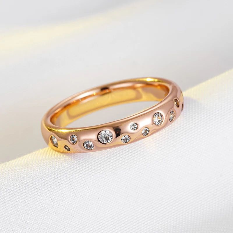 Classic 585 Rose Gold Full Circle Cocktail Ring with Natural Zircon Accents