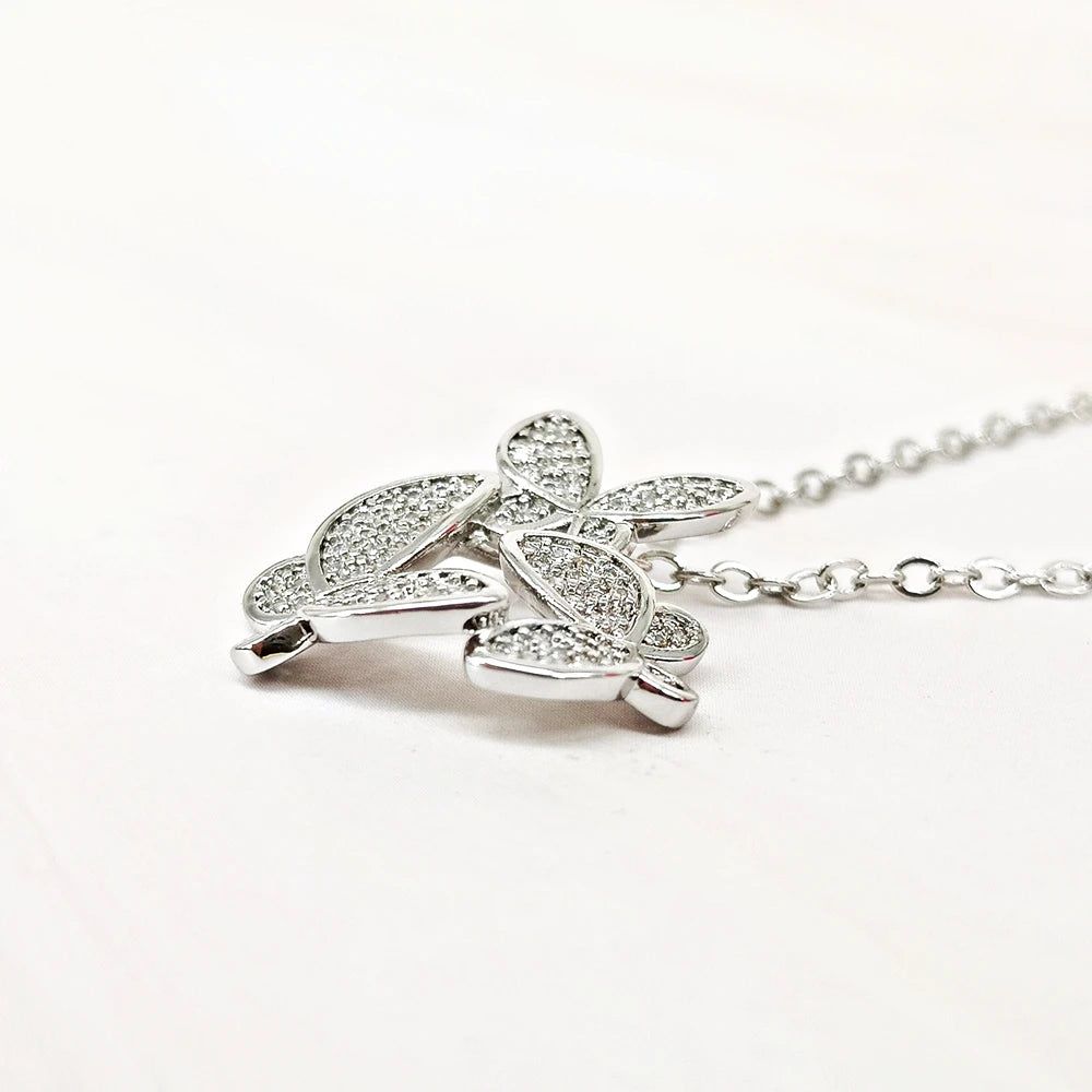 Classic Butterfly Pendant Necklace for Fashion-Forward Girls - Eye-Catching Jewelry Accessory