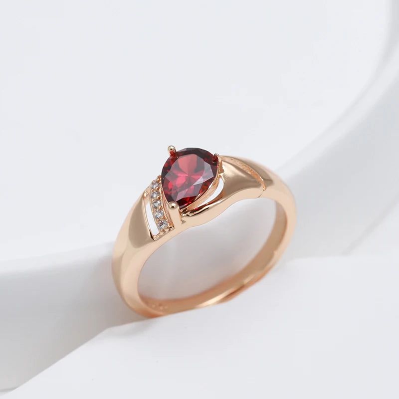 Delicate Vintage 585 Rose Gold Cocktail Ring with Red Natural Zircon