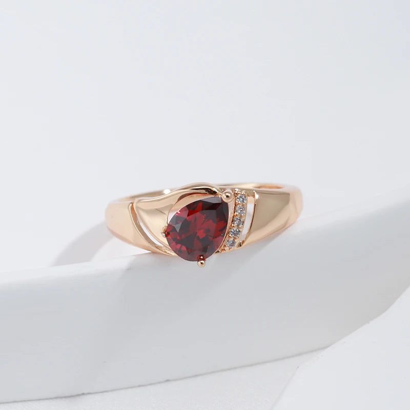 Delicate Vintage 585 Rose Gold Cocktail Ring with Red Natural Zircon