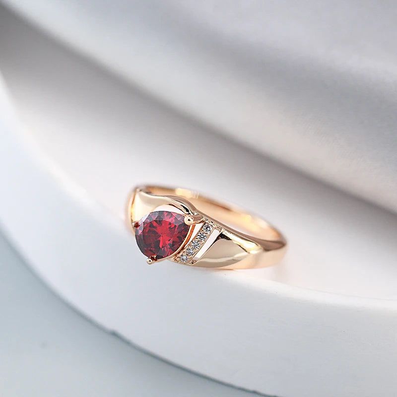 Delicate Vintage 585 Rose Gold Cocktail Ring with Red Natural Zircon