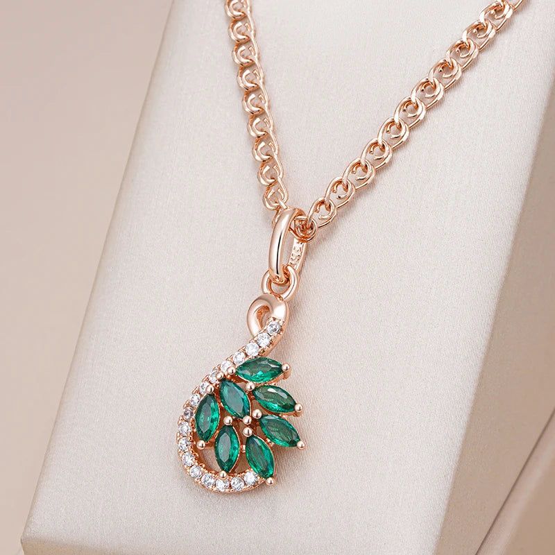 Dignified 585 Rose Gold Pendant Necklace with Shiny Green Natural Zircon