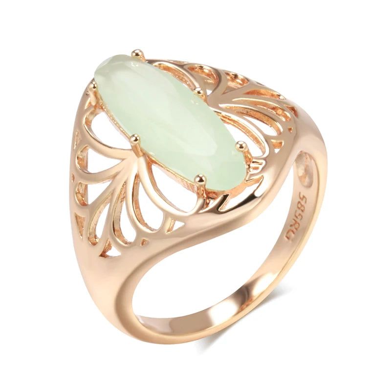 Dignified Vintage 585 Rose Gold Cocktail Ring with Green Natural Zircon