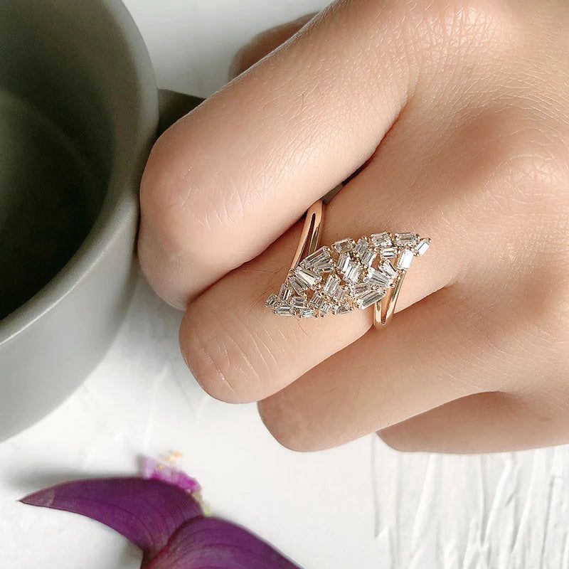 Elegant 585 Rose Gold Cocktail Ring with Hollow Rhombus Design and Natural Zircon