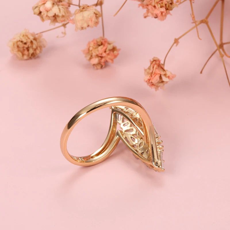 Elegant 585 Rose Gold Cocktail Ring with Hollow Rhombus Design and Natural Zircon