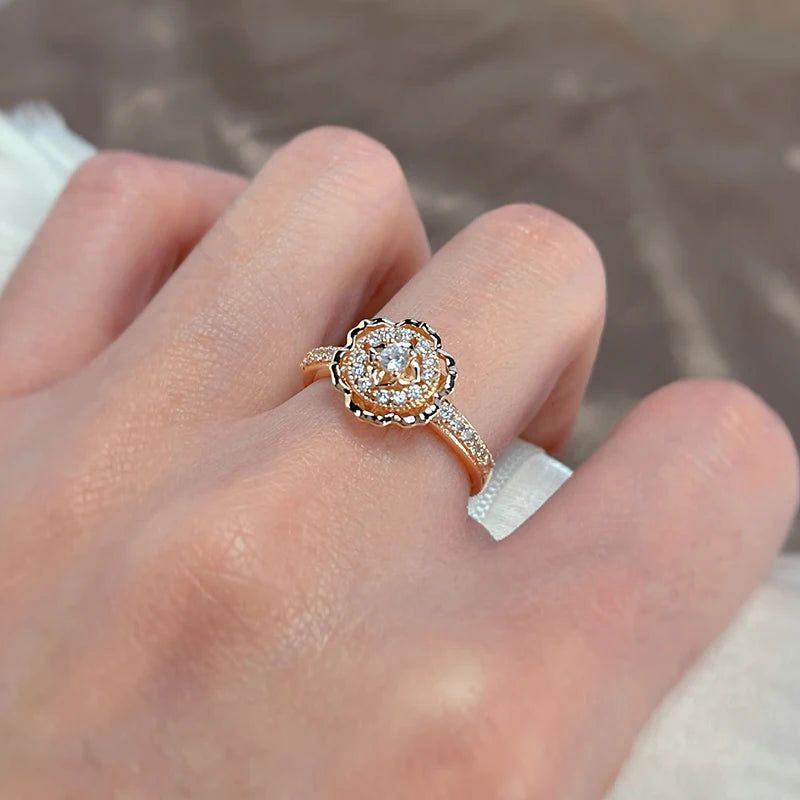 Elegant 585 Rose Gold Vintage Ring with Natural Zircon and Rose Flower Design