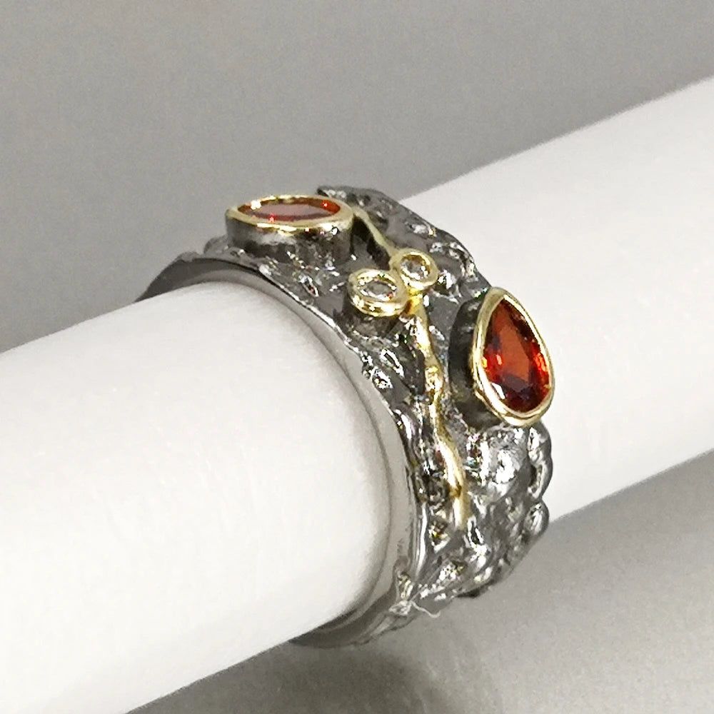 Elegant Baroque-Inspired Black Gold Ring with Red CZ for a Unique Style