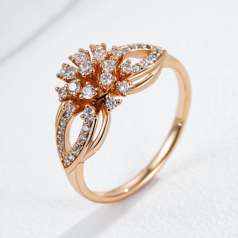 Exquisite Vintage Crystal Flower Ring in 585 Rose Gold with Natural Zircon