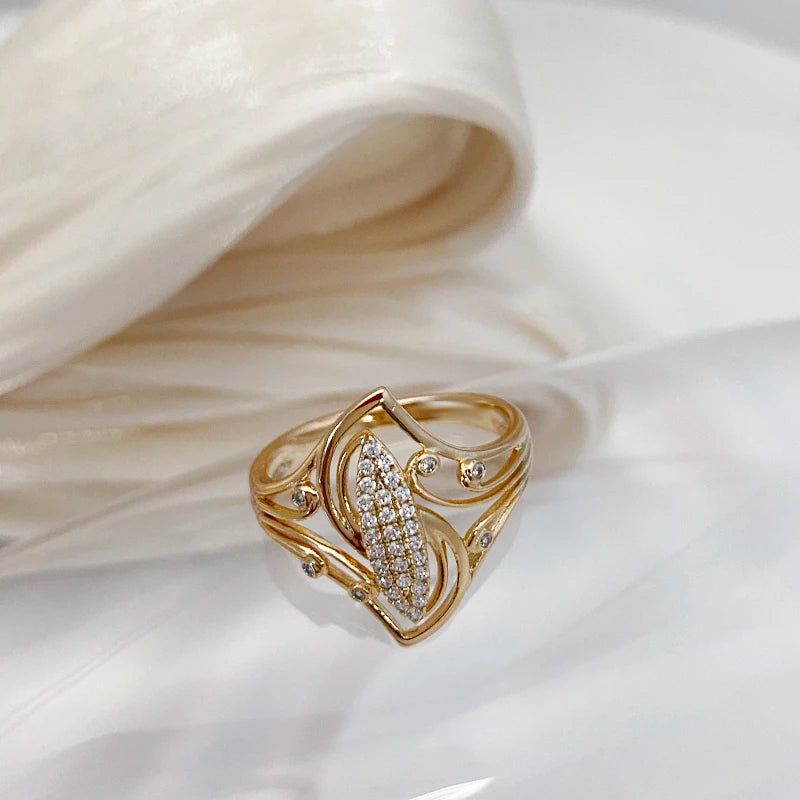 Fashionable 585 Rose Gold Curve Ring with Natural Zircon and Micro Wax Inlay - Unique Fashion Jewelry