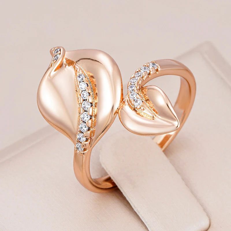 Fashionable 585 Rose Gold Floral Crystal Cocktail Ring with Natural Zircon