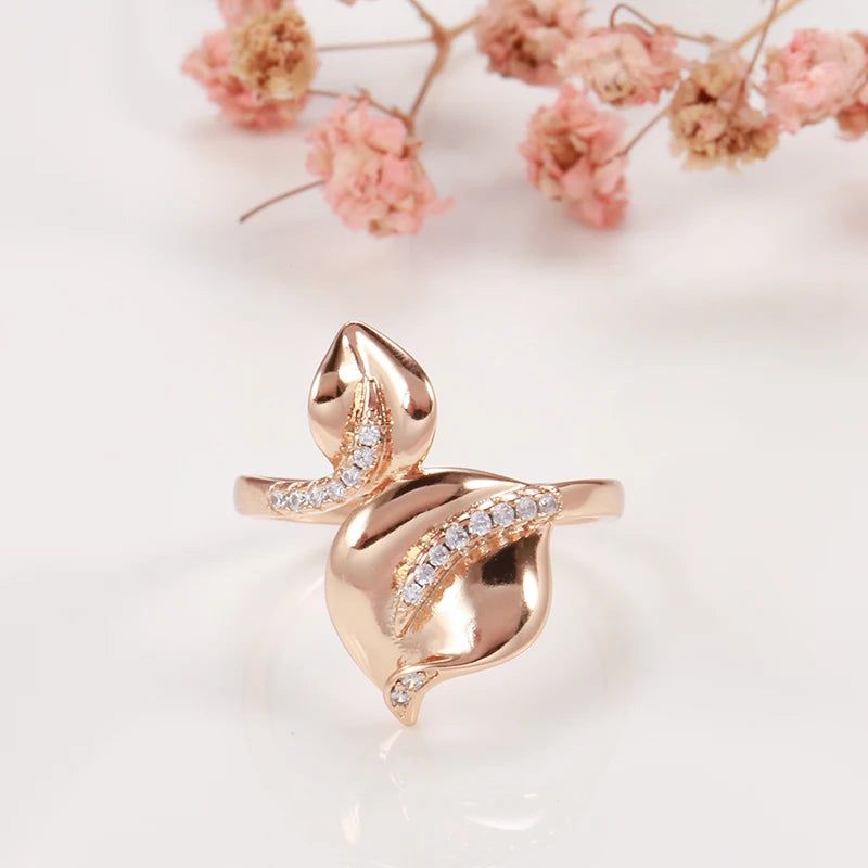 Fashionable 585 Rose Gold Floral Crystal Cocktail Ring with Natural Zircon