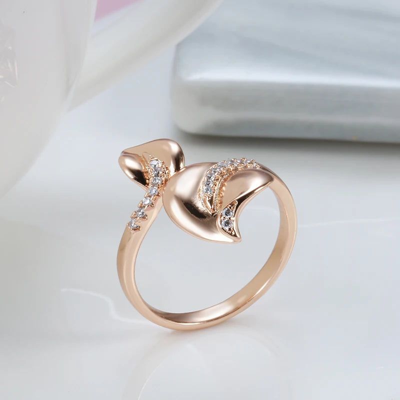 Fashionable 585 Rose Gold Floral Crystal Cocktail Ring with Natural Zircon