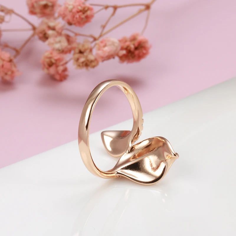 Fashionable 585 Rose Gold Floral Crystal Cocktail Ring with Natural Zircon