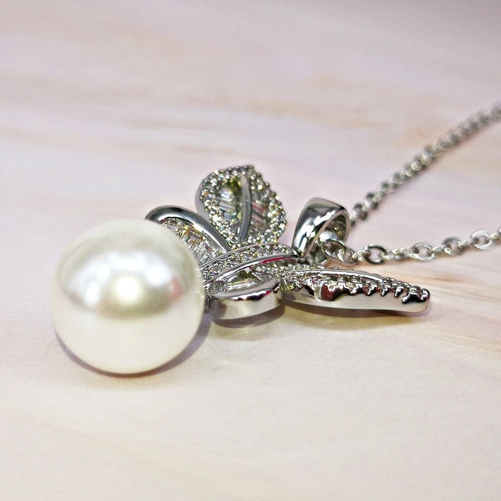 Fashionable Pearl-Embellished Butterfly Pendant Necklace with Zircon Accents