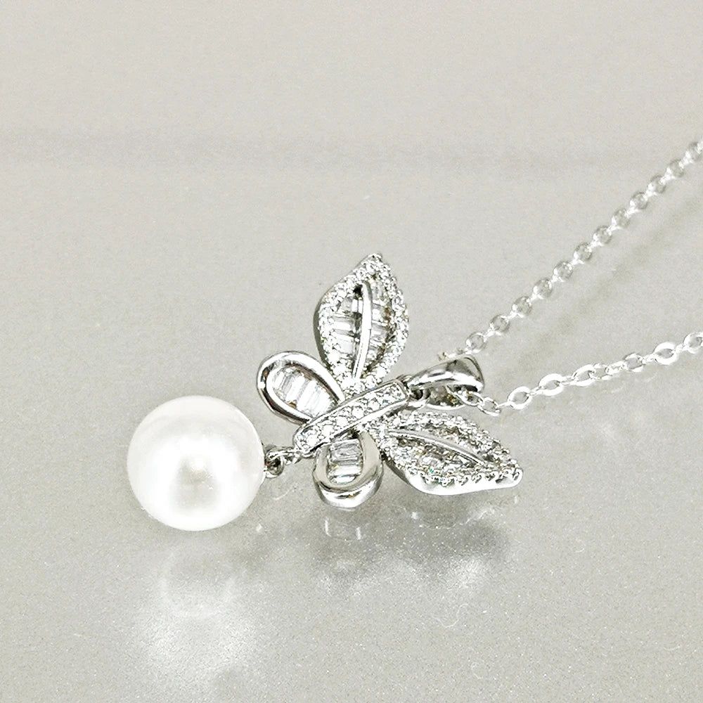 Fashionable Pearl-Embellished Butterfly Pendant Necklace with Zircon Accents