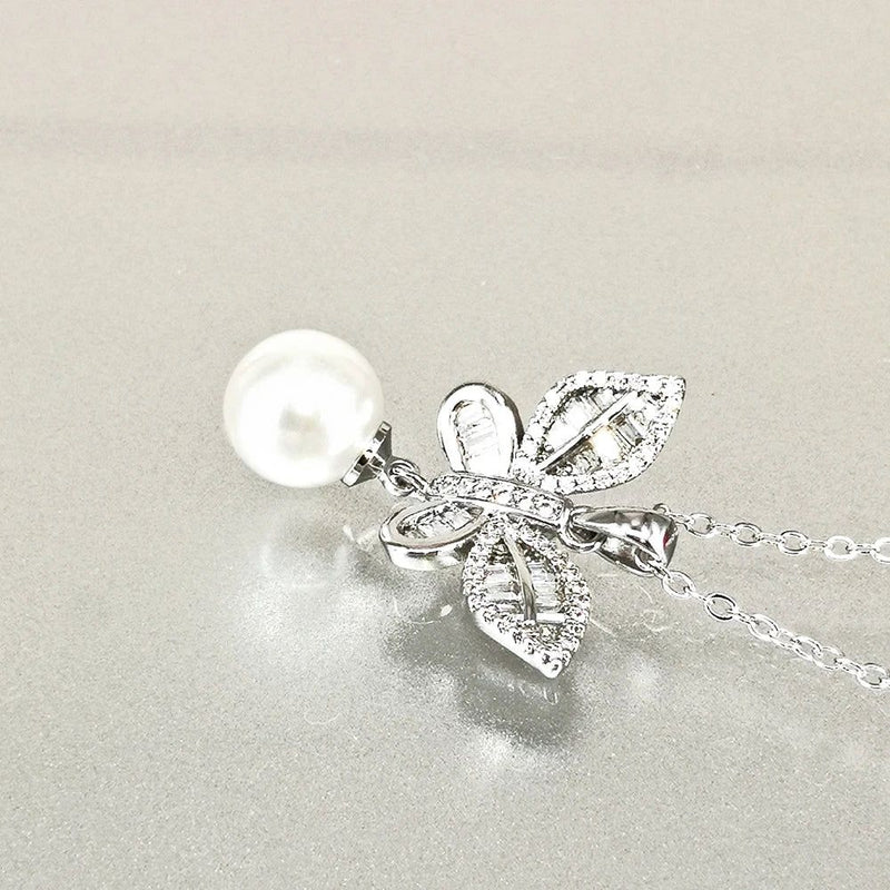 Fashionable Pearl-Embellished Butterfly Pendant Necklace with Zircon Accents