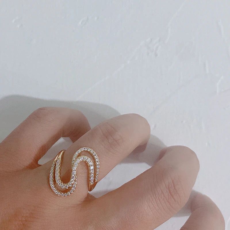 Geometric Wave 585 Rose Gold Ring with Natural Zircon Crystals – Elegant Fashion Jewelry