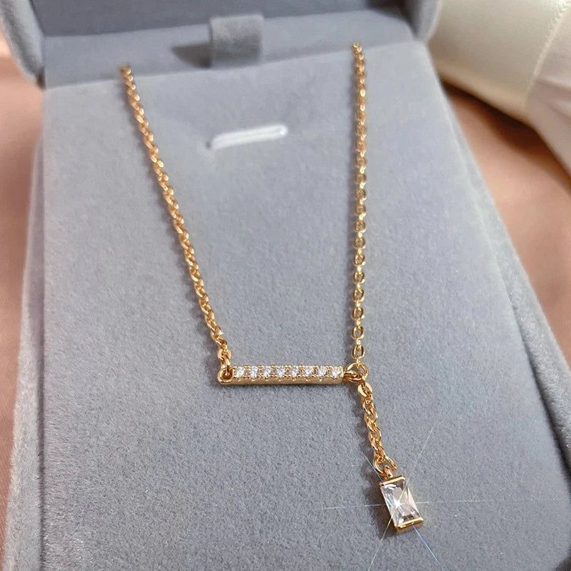 Glamorous Geometric Natural Zircon Pendant Necklace in 585 Rose Gold for Timeless Style