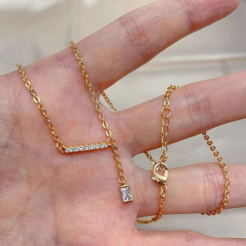 Glamorous Geometric Natural Zircon Pendant Necklace in 585 Rose Gold for Timeless Style