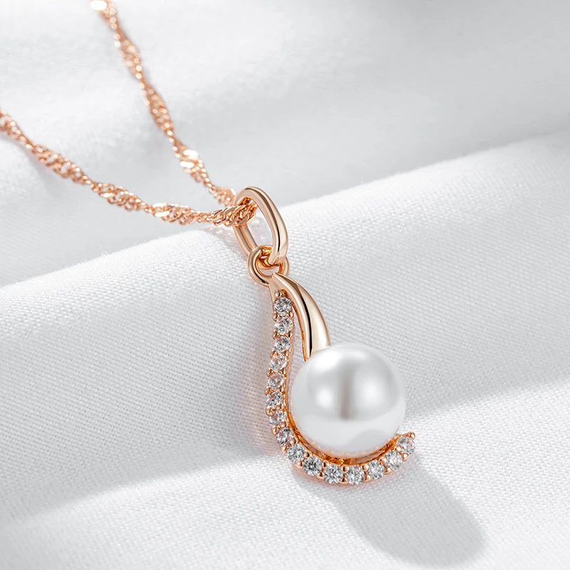 Glamorous Geometric Pearl Pendant Necklace in 585 Rose Gold - Timeless Jewelry for Every Occasion 2024