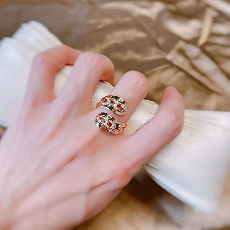 Glamorous Geometric Rose Gold Ring with Natural Zircon Accents