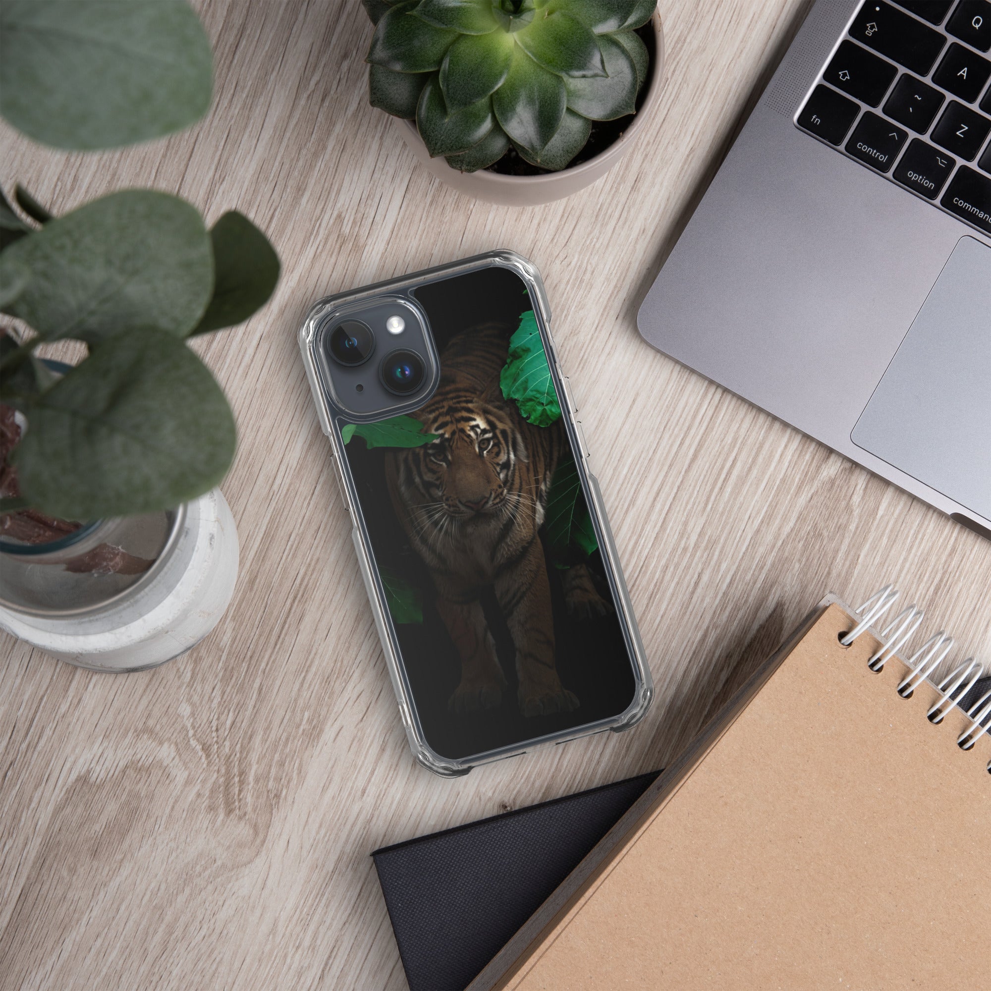 Induction charging-compatible clear case for iPhone® iPhone 15 Cat in Darkness Design