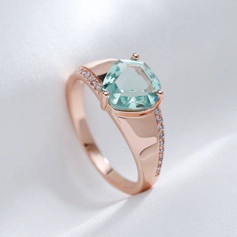 Modern Vintage Green Zircon Cocktail Ring in 585 Rose Gold with Mosaic Cubic Zirconia