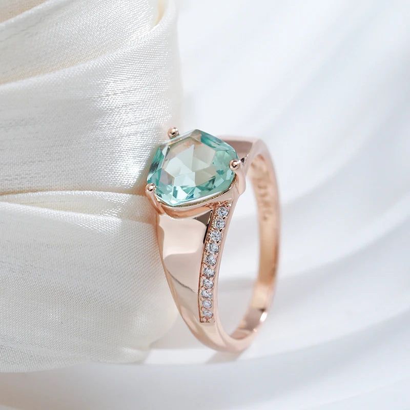 Modern Vintage Green Zircon Cocktail Ring in 585 Rose Gold with Mosaic Cubic Zirconia