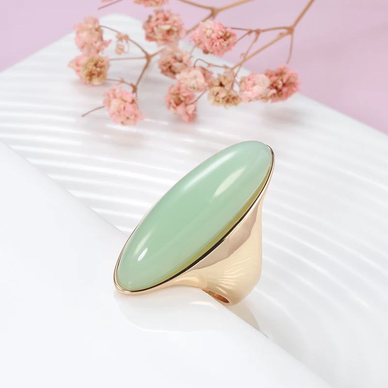 Modern Vintage Green Zircon Rose Gold Cocktail Ring in 585 Quality