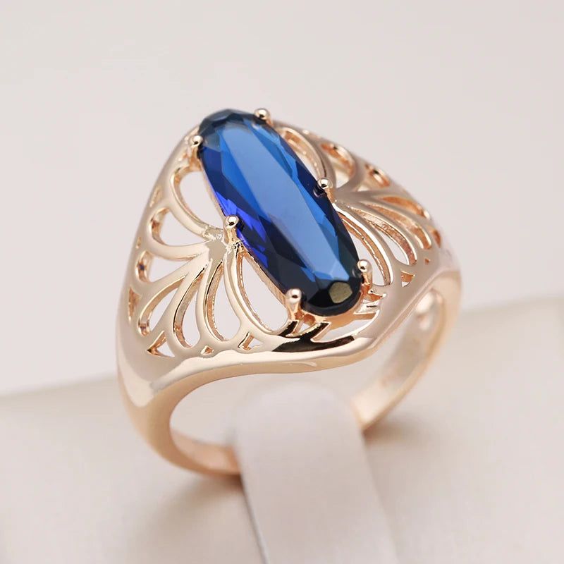 New Vintage 585 Rose Gold Cocktail Ring with Blue Natural Zircon