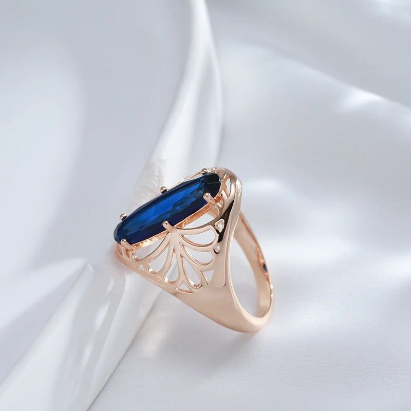 New Vintage 585 Rose Gold Cocktail Ring with Blue Natural Zircon