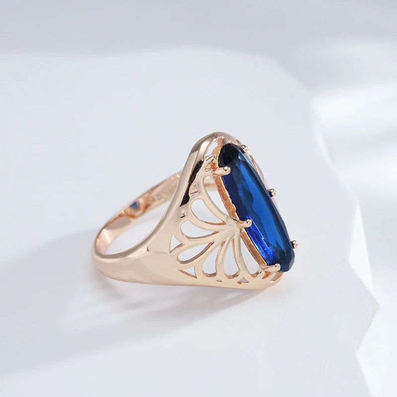 New Vintage 585 Rose Gold Cocktail Ring with Blue Natural Zircon