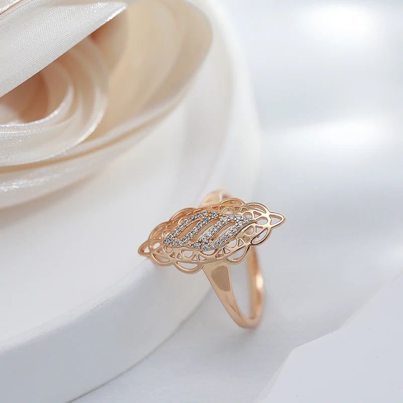 Noble Vintage 585 Rose Gold Hollow Flower Ring with Natural Zircon