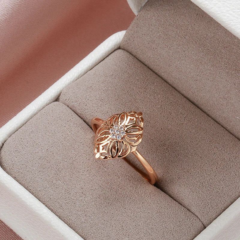 Noble Vintage 585 Rose Gold Hollow Pattern Ring with Natural Zircon