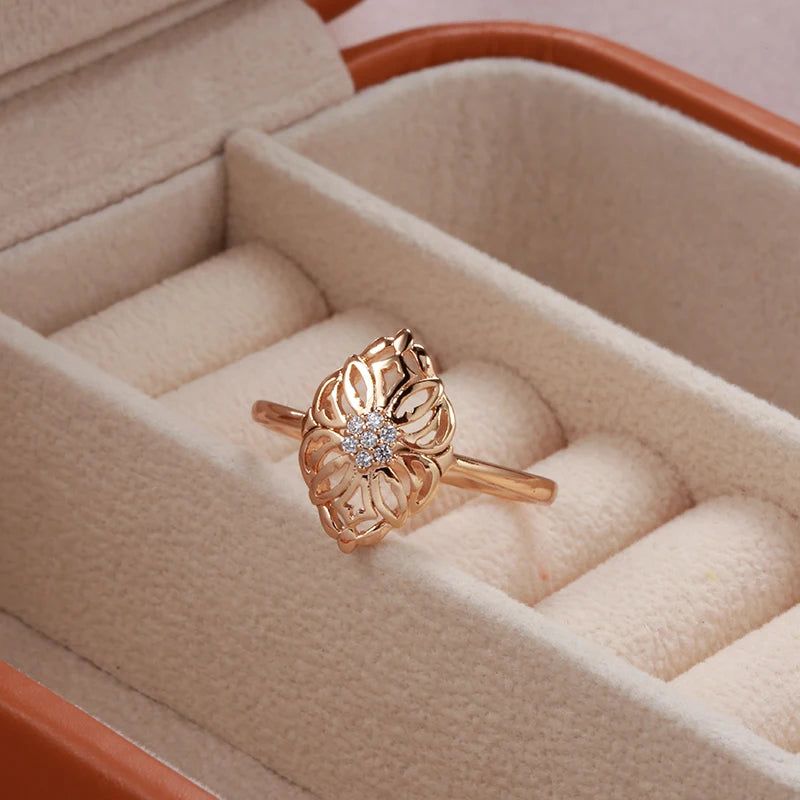 Noble Vintage 585 Rose Gold Hollow Pattern Ring with Natural Zircon