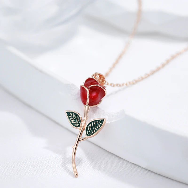 Popular Vintage Rose Pendant Necklace in 585 Rose Gold with Red Enamel Accent