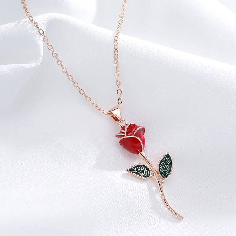 Popular Vintage Rose Pendant Necklace in 585 Rose Gold with Red Enamel Accent