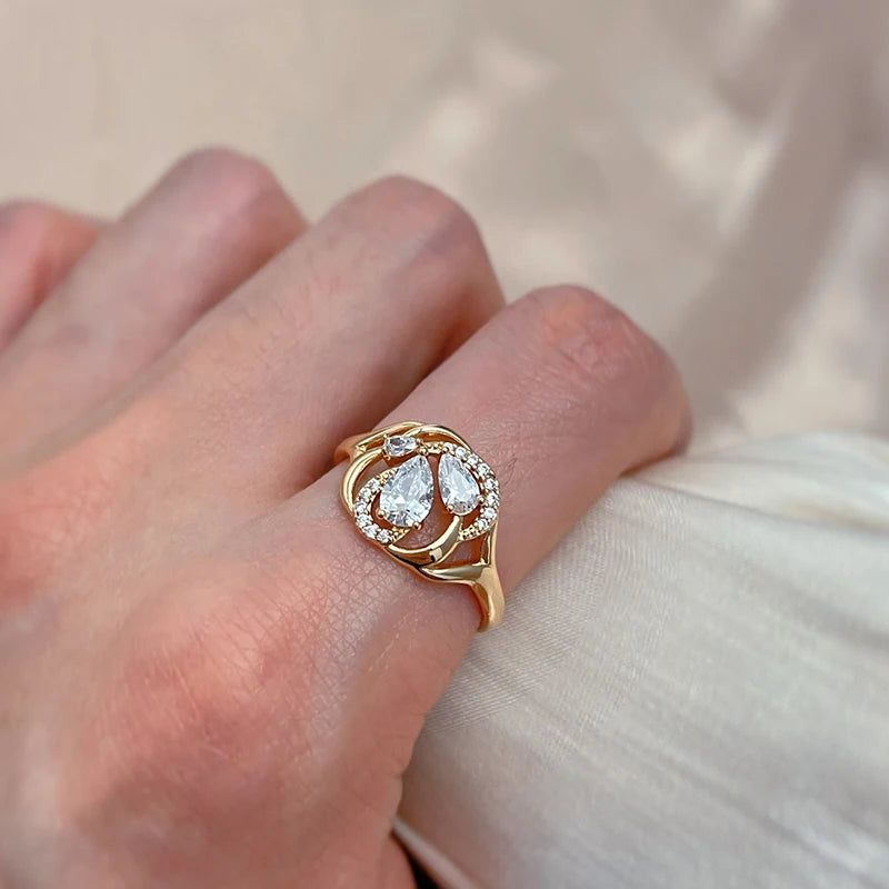 Radiant Rose Gold Floral Cocktail Ring with Natural Zircon and Shining Crystals