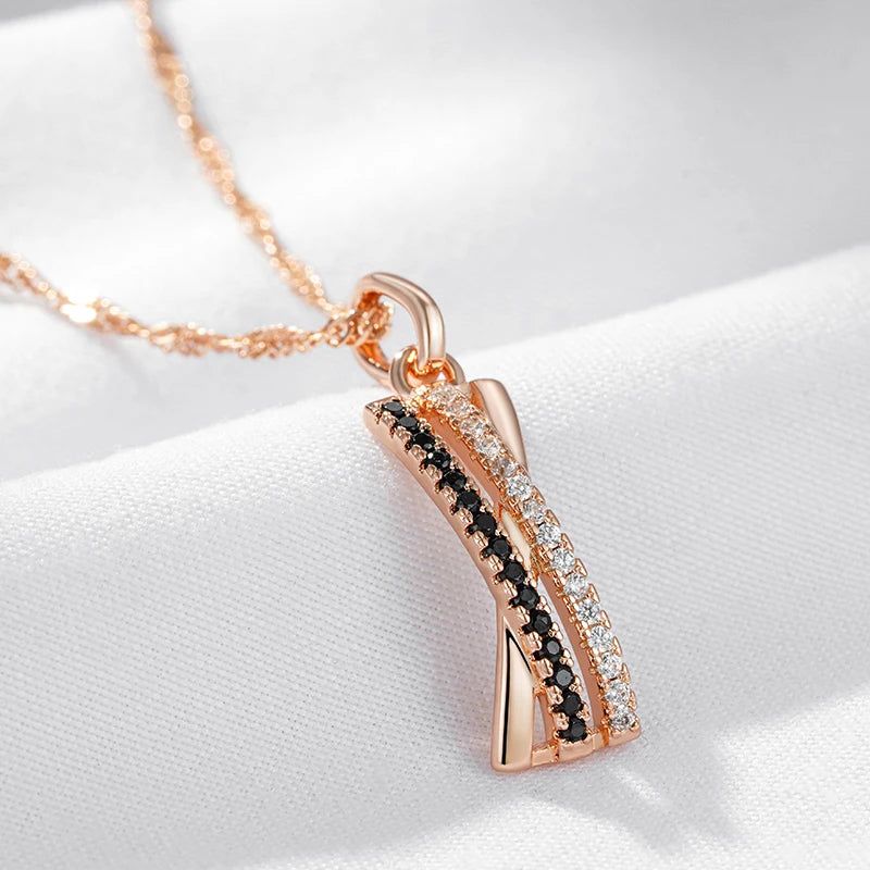 Refined Vintage Black and White Zircon Pendant Necklace in 585 Rose Gold Finish