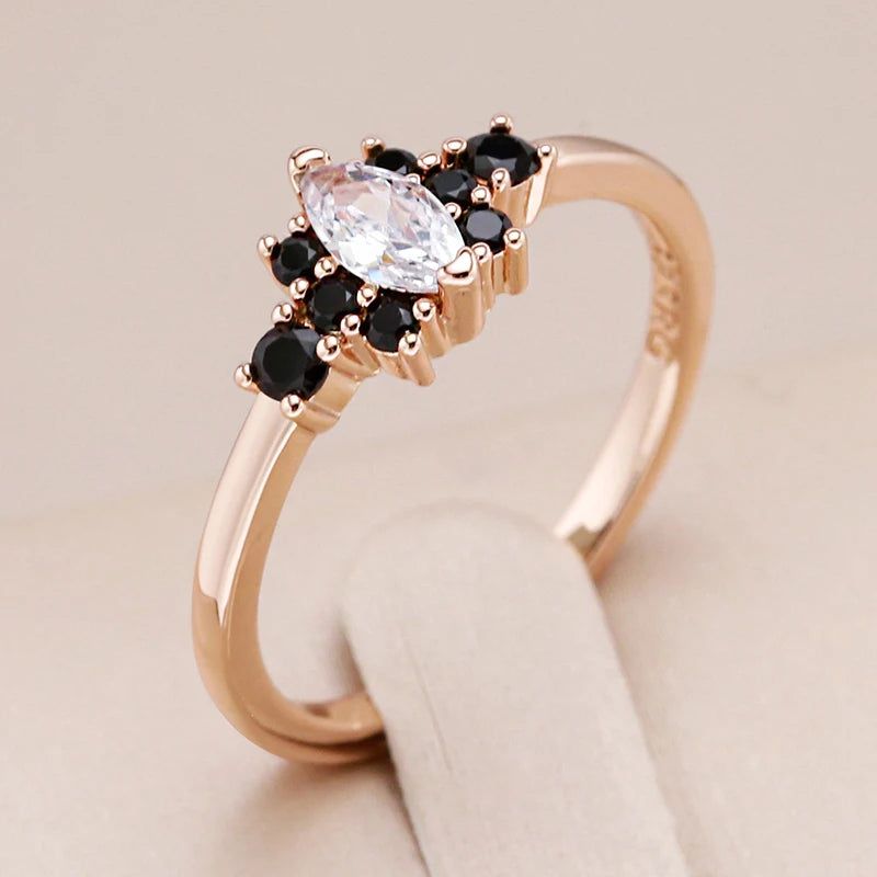 Refined Vintage Black and White Zircon Ring in 585 Rose Gold Finish